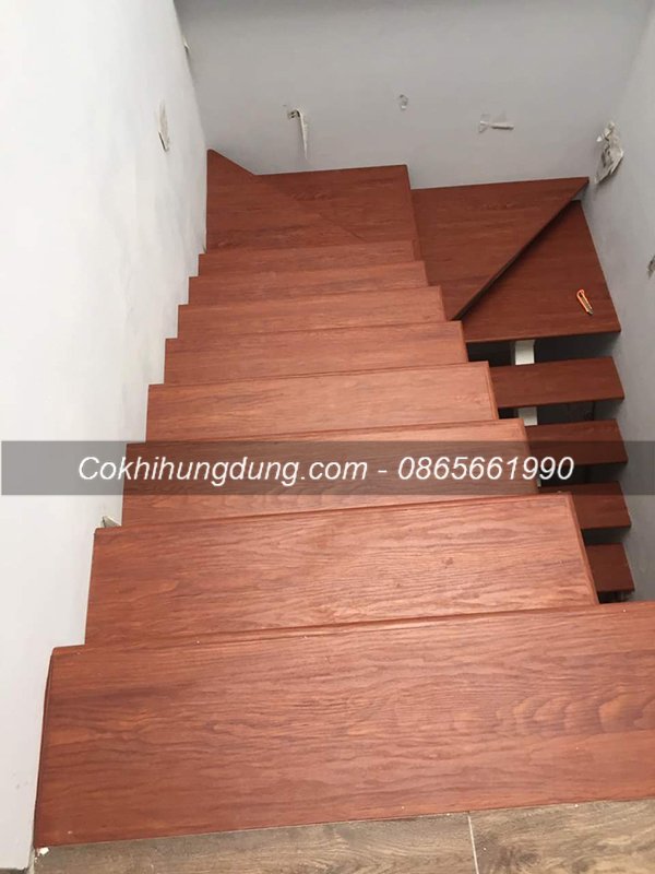 Mặt bậc gỗ cầu thang sắt Mặt bậc gỗ cầu thang sắt