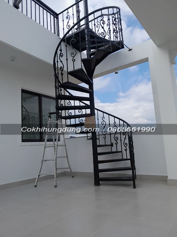 cầu thang xoắn ốc ngoài trời đẹp MS4
