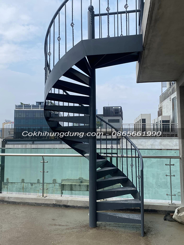 mẫu cầu thang xoắn bằng sắt đẹp, giá rẻ 2
