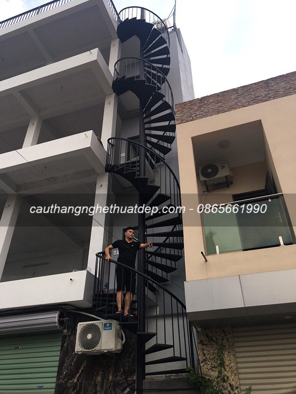 làm cầu thang xoắn lên sân thượng giá rẻ 7 làm cầu thang xoắn lên sân thượng giá rẻ 7