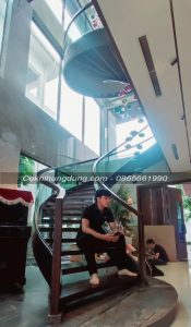 Mẫu cầu thang xoắn ốc đẹp, hiện đại