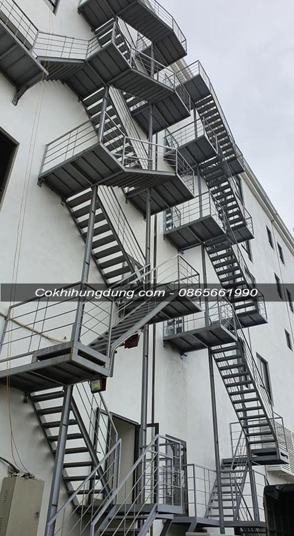 Mẫu cầu thang sắt thoát hiểm 01