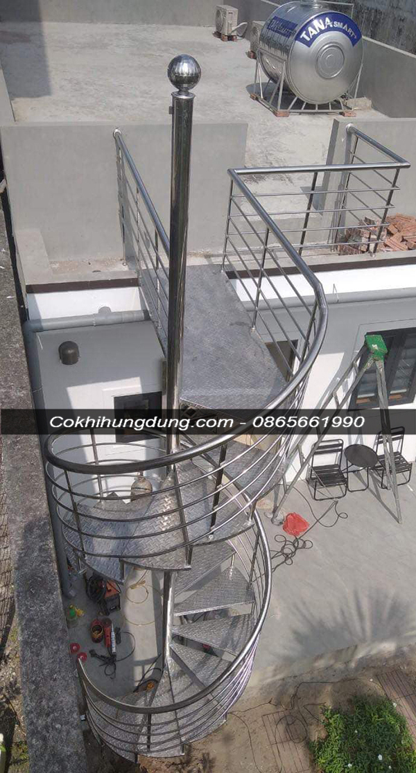 Mẫu cầu thang sắt thoát hiểm đẹp 08