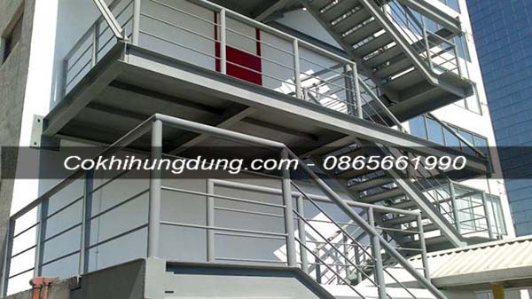 Mẫu cầu thang thoát hiểm đẹp 11