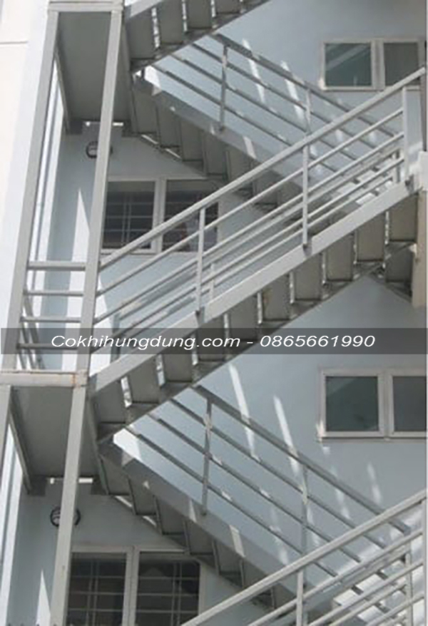 Cầu thang sắt thoát hiểm Vĩnh Phúc 02