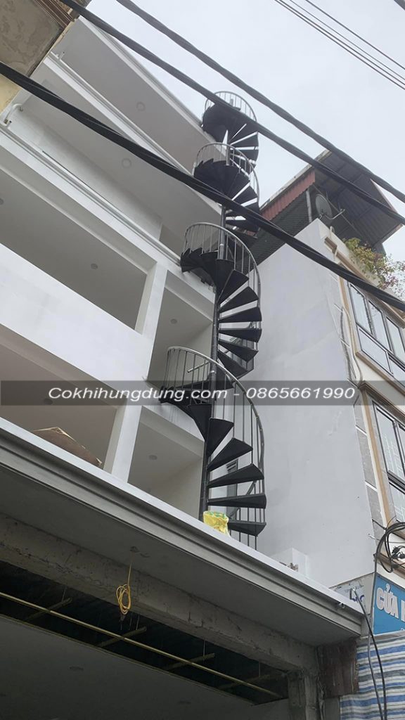 Cầu thang sắt thoát hiểm 05