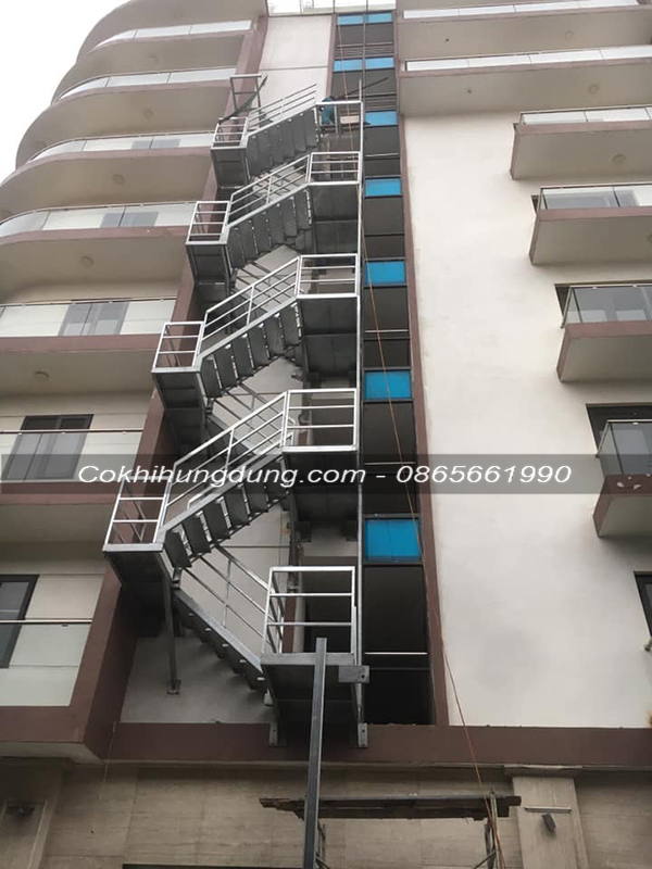 Mẫu cầu thang thoát hiểm PCCC 05