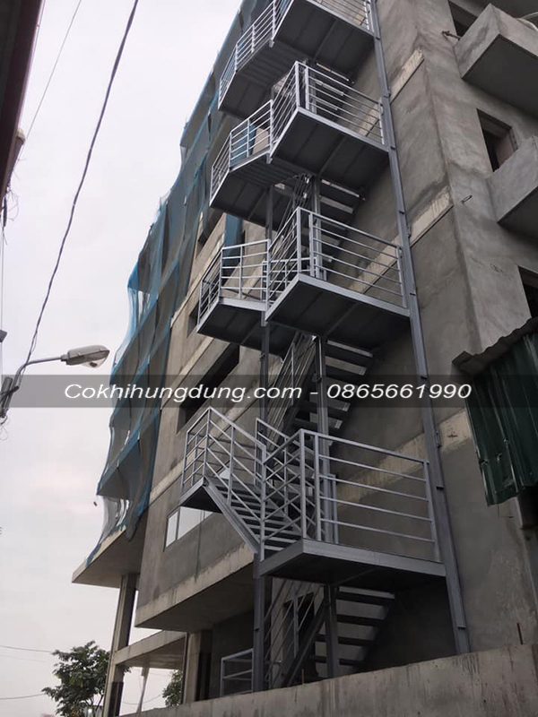 Mẫu cầu thang thoát hiểm PCCC 06