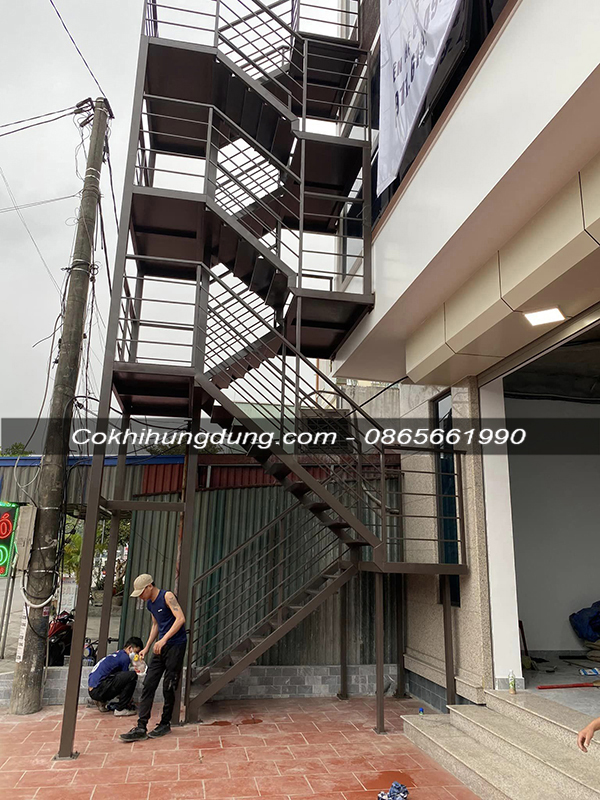 Mẫu thang sắt thoát hiểm 08