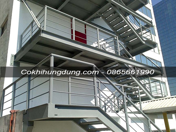Mẫu thang sắt thoát hiểm 05