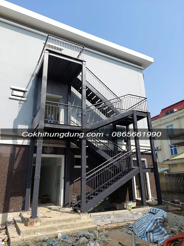 Mẫu thang sắt thoát hiểm 01