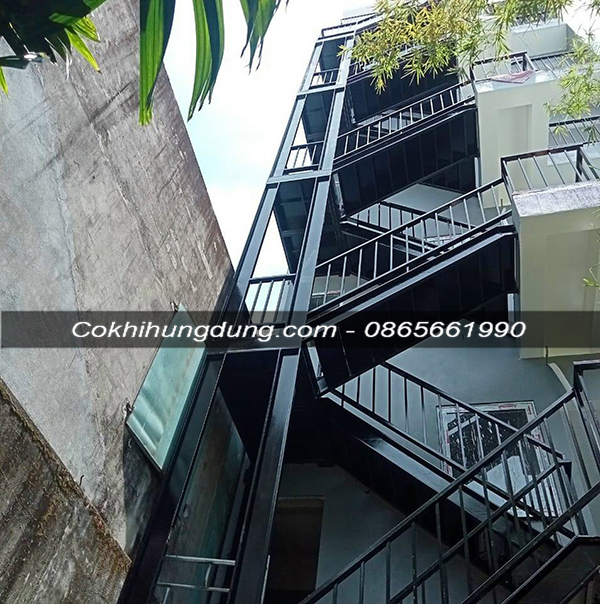 Mẫu cầu thang sắt thoát hiểm 25