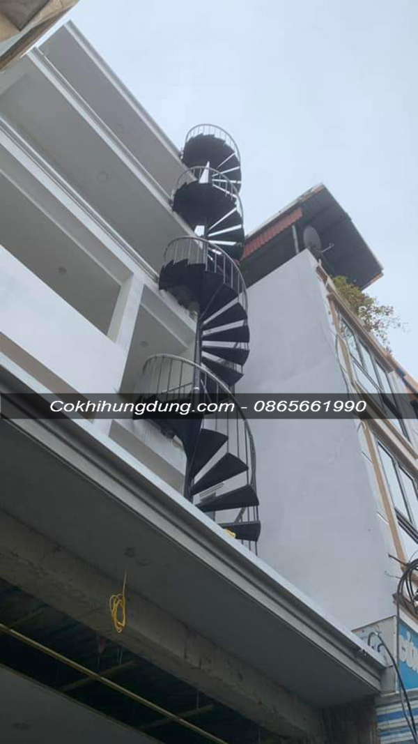 Mẫu thang sắt xoắn thoát hiểm 02