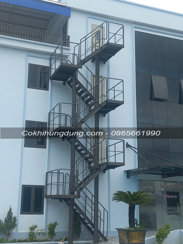 Mẫu cầu thang sắt thoát hiểm 19