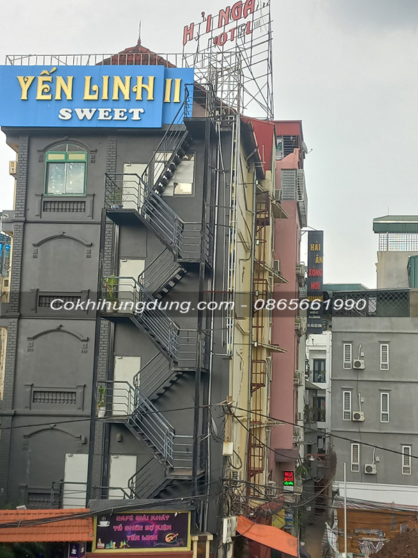 Mẫu cầu thang sắt thoát hiểm 18