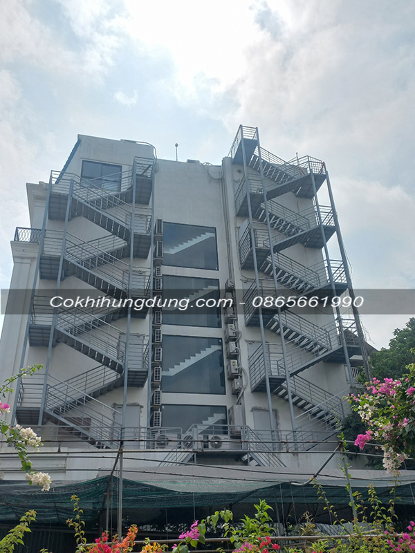 Cầu thang sắt thoát hiểm Hải Dương 02