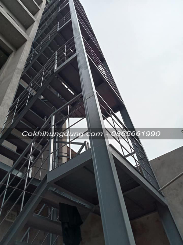 Mẫu cầu thang sắt thoát hiểm 12