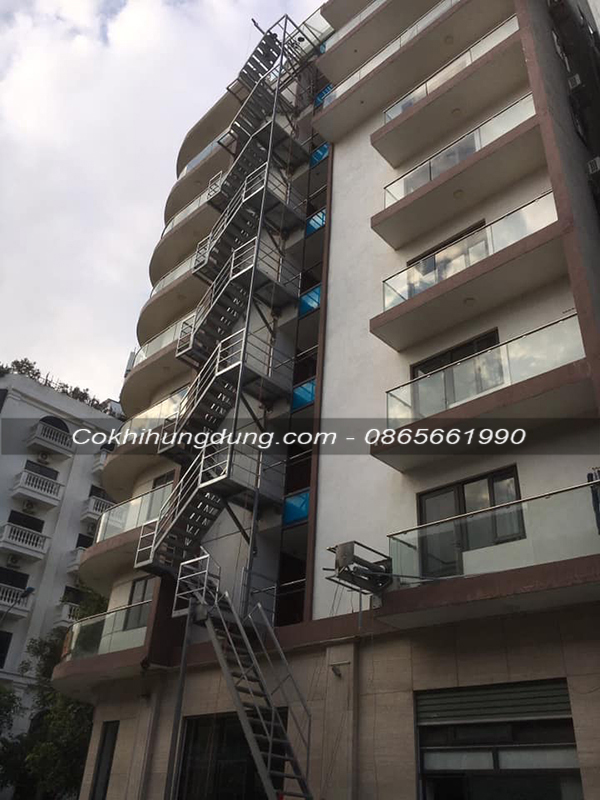 Mẫu cầu thang sắt thoát hiểm 10