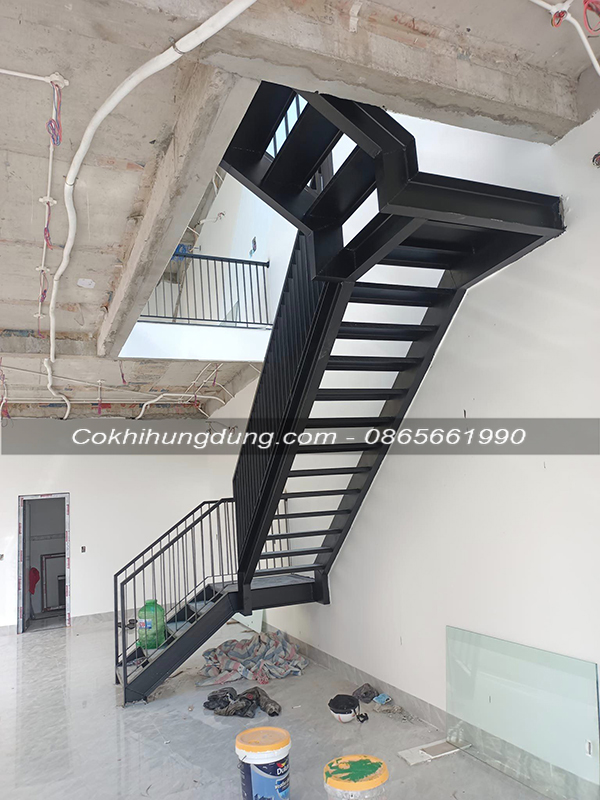 Mẫu cầu thang sắt thoát hiểm 02