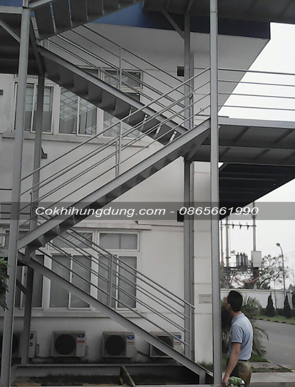 Mẫu cầu thang sắt thoát hiểm 03