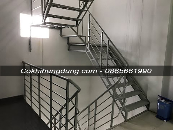 Mẫu cầu thang thoát hiểm đẹp 08