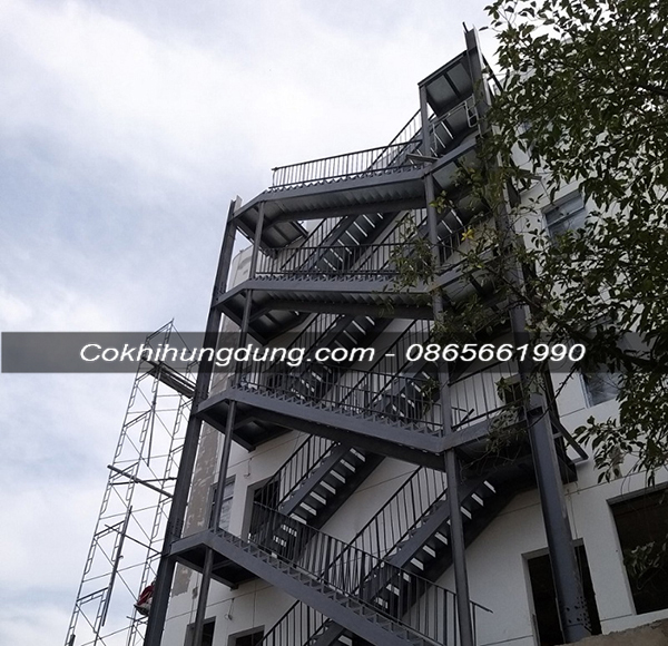 Mẫu cầu thang thoát hiểm đẹp 06