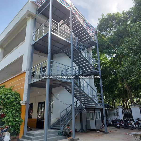 Mẫu cầu thang thoát hiểm đẹp 01