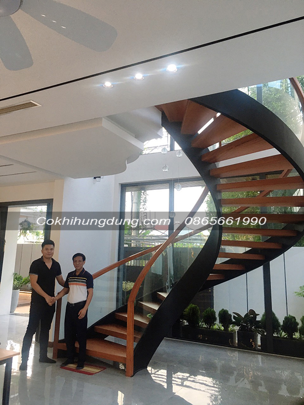 Cầu thang xoắn sắt 08