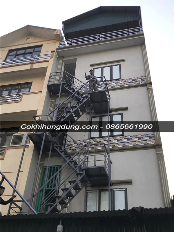 Cầu thang thoát hiểm 03 Cầu thang thoát hiểm 03