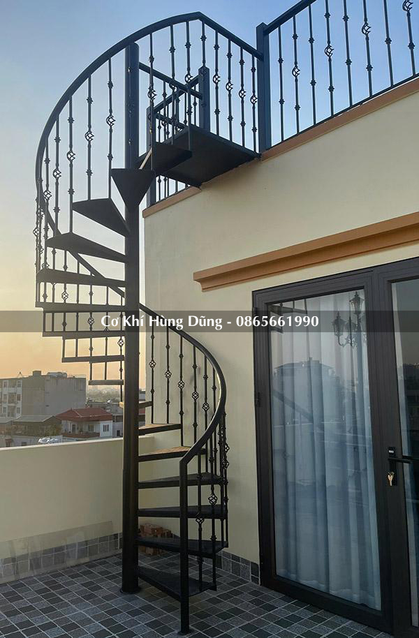Mẫu cầu thang xoắn ốc đẹp 95